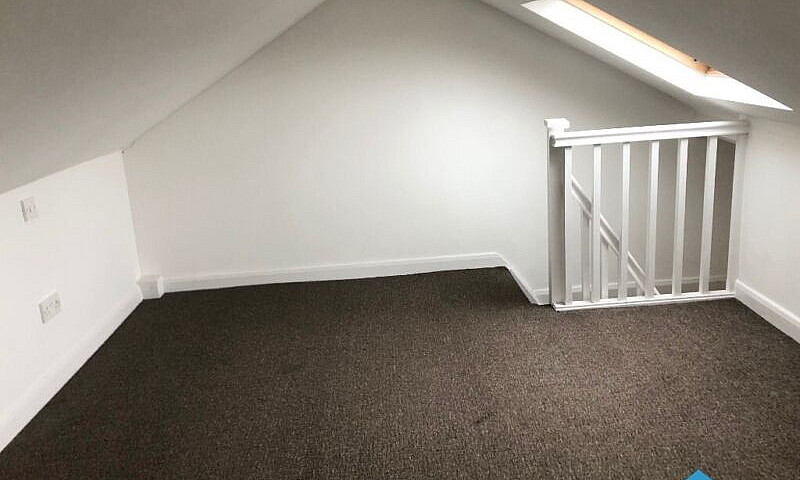 Large 2 Bedroom 1St ...