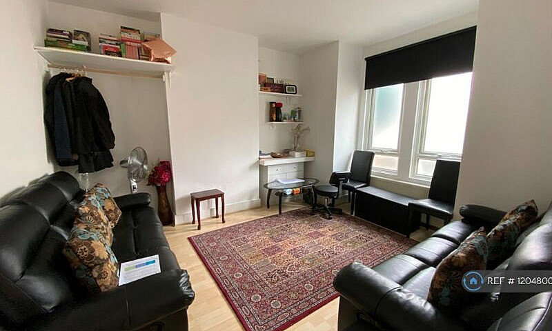 4 Bedroom House In A...