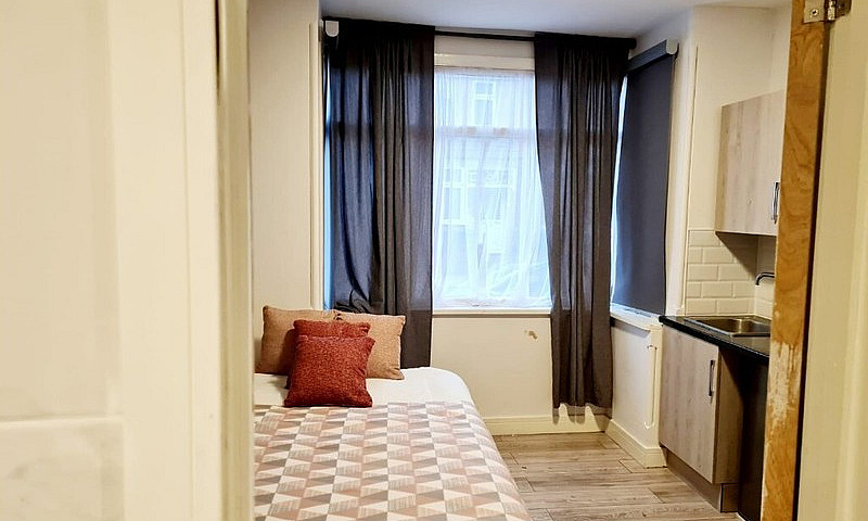 Large Ensuite Room F...