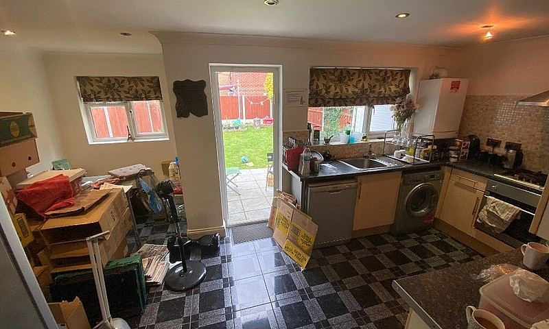Posh 5 Bed House Wit...