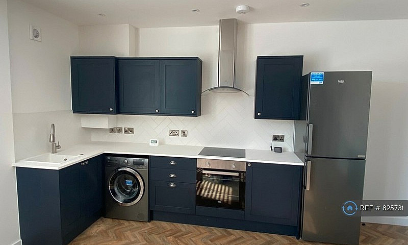 2 Bedroom Flat In Br...