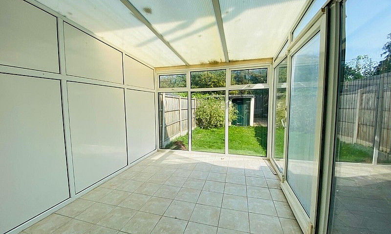 Three Bed House Clos...