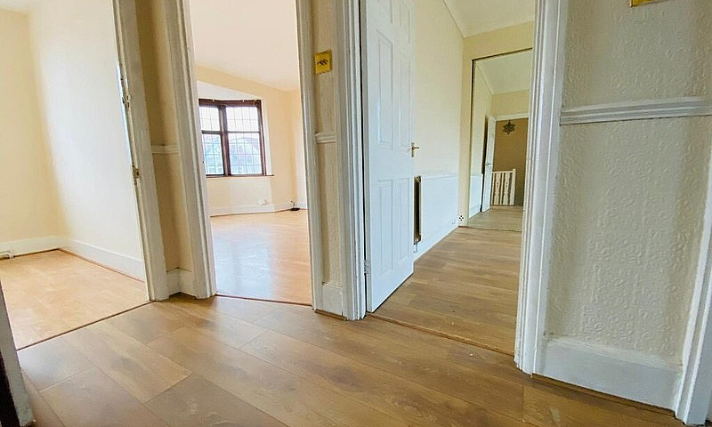 Newly Refurbished Th...