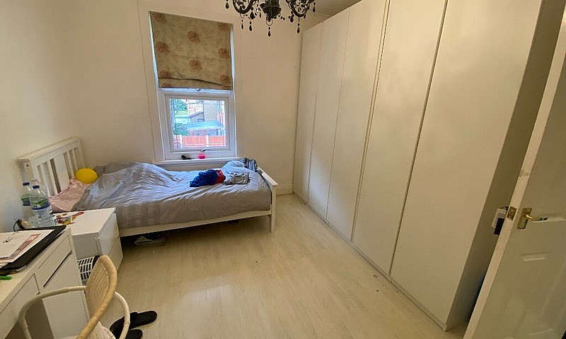 Posh 5 Bed House Wit...