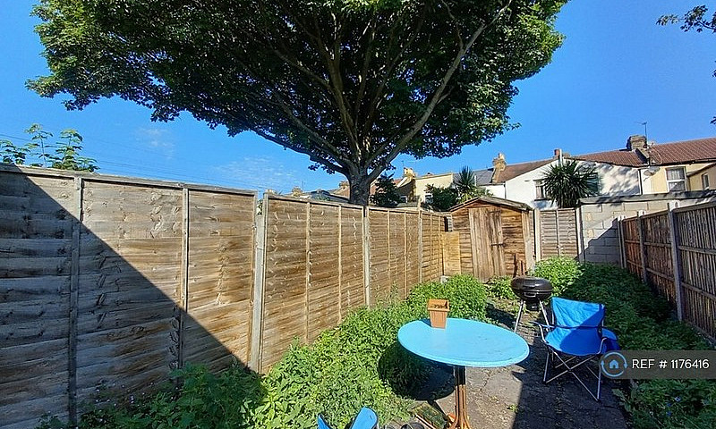 2 Bedroom House In V...