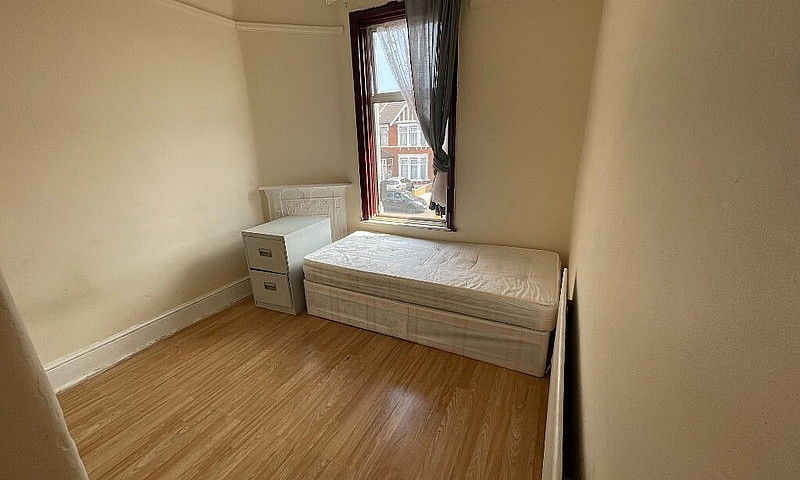 Newly Refurbished Fo...