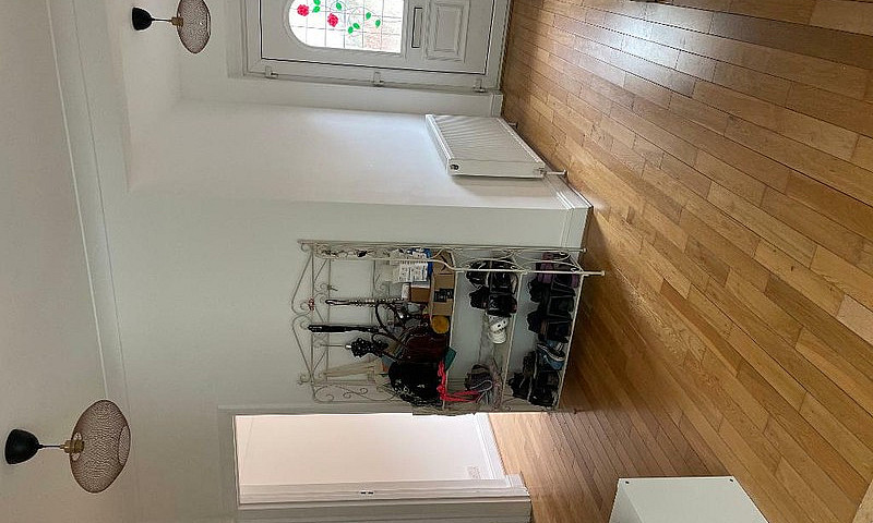 6 Bedroom House In B...