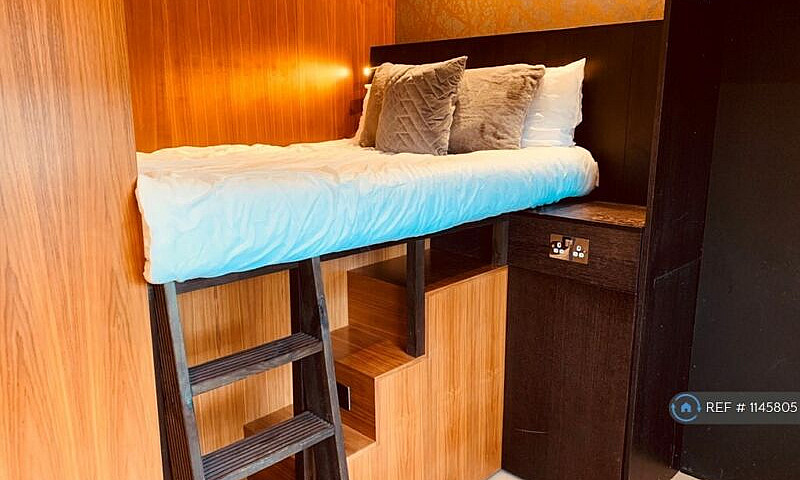 1 Bedroom Flat In De...