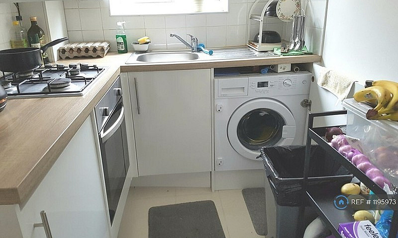 2 Bedroom Flat In Se...