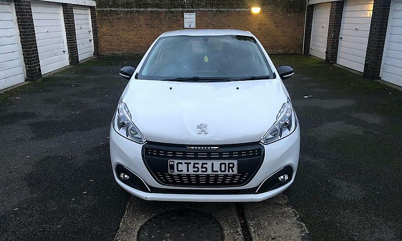 Peugoet 208 Black Ed...