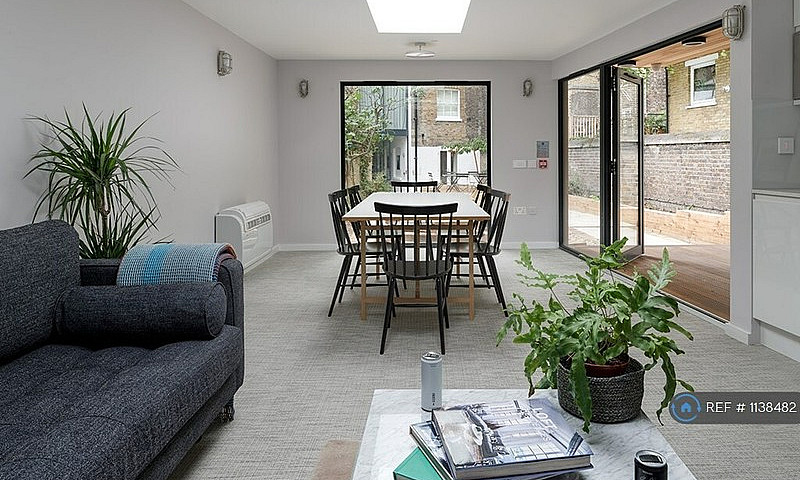 Studio Flat In St. M...