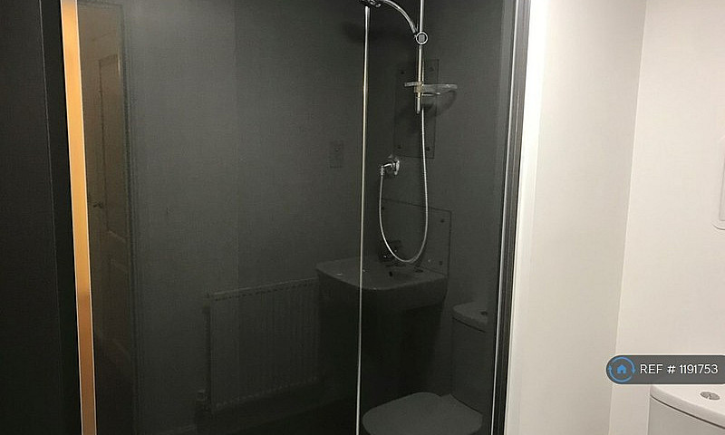 2 Bedroom Flat In Pa...
