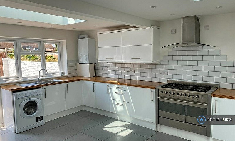 3 Bedroom House In H...