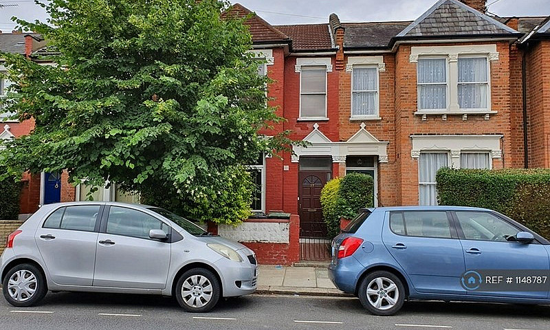 1 Bedroom Flat In Lo...