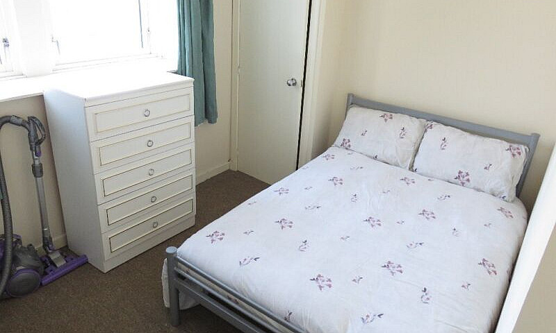 1 Bedroom Flat In Gr...