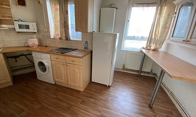 3 Bedroom Maisonette...