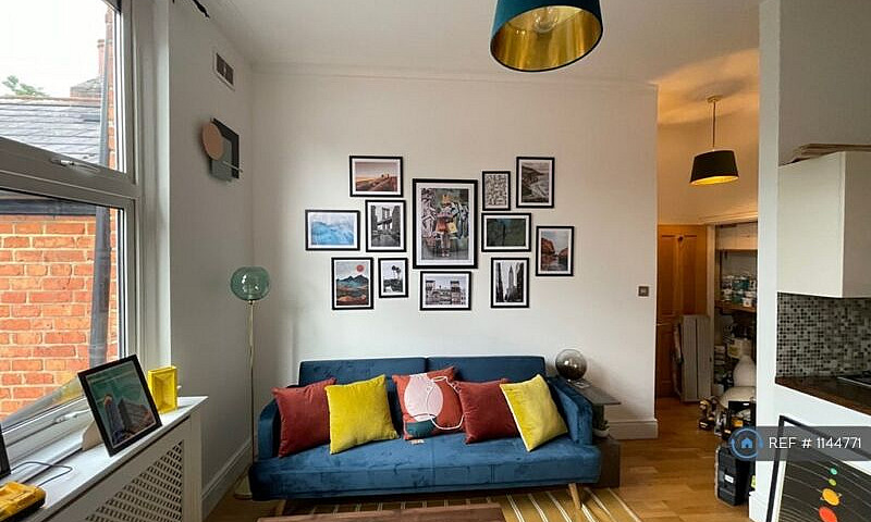 2 Bedroom Flat In An...