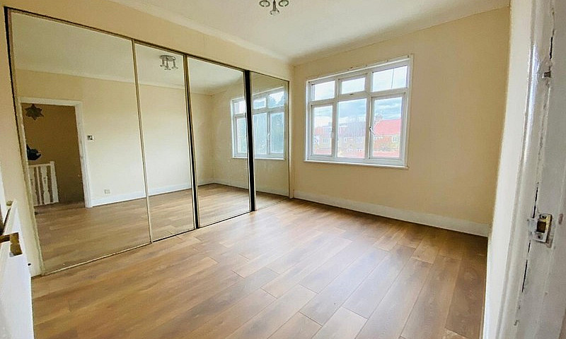 Newly Refurbished Th...