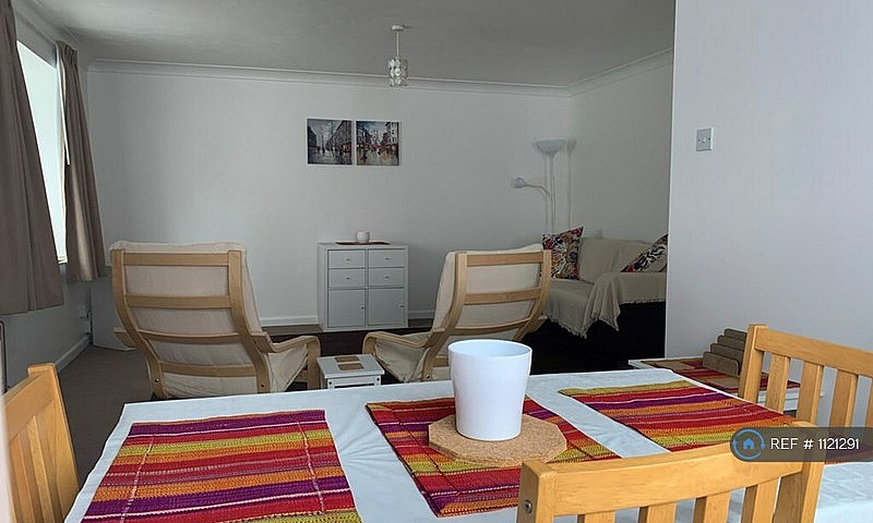 2 Bedroom Flat In Wi...