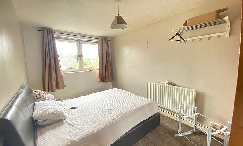 1 Bedrooms Flat To R...