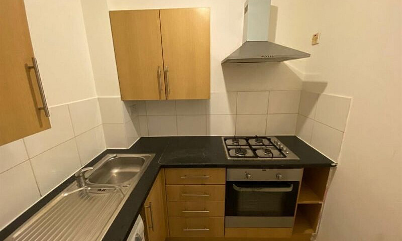 Spacious 2 Bed Groun...