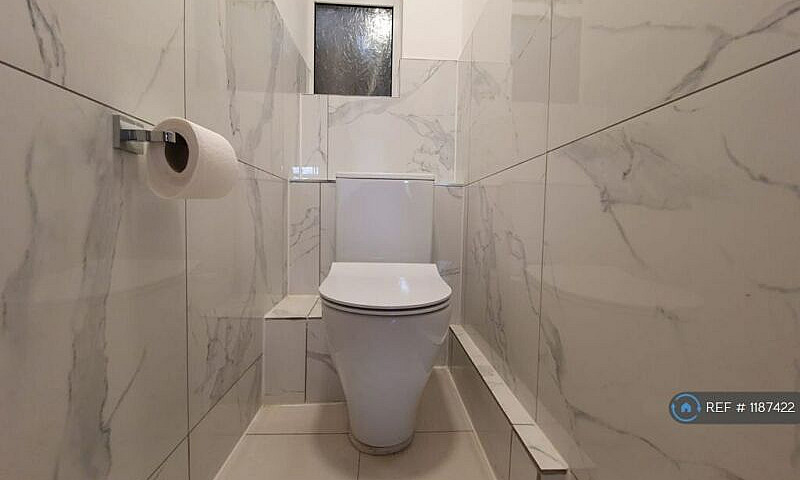 3 Bedroom Flat In La...