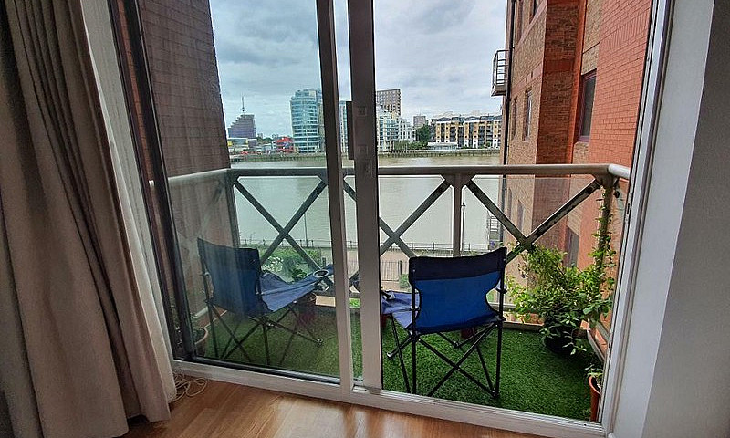 2 Bedroom Flat In Wa...