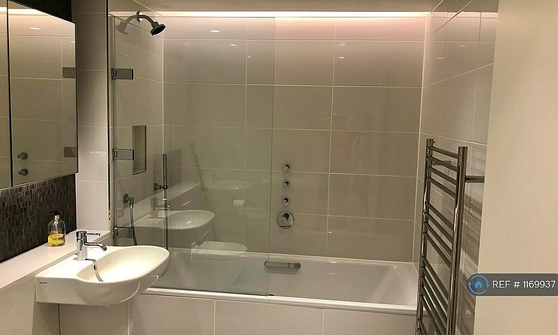 1 Bedroom Flat In Gr...