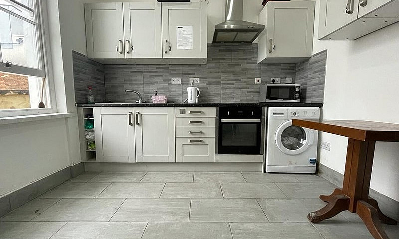 En-Suite Room To Let...