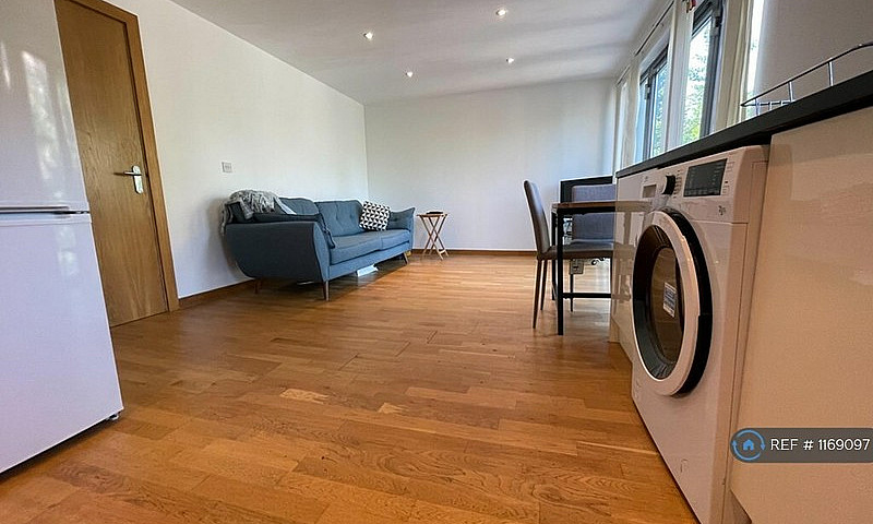 1 Bedroom Flat In Wh...
