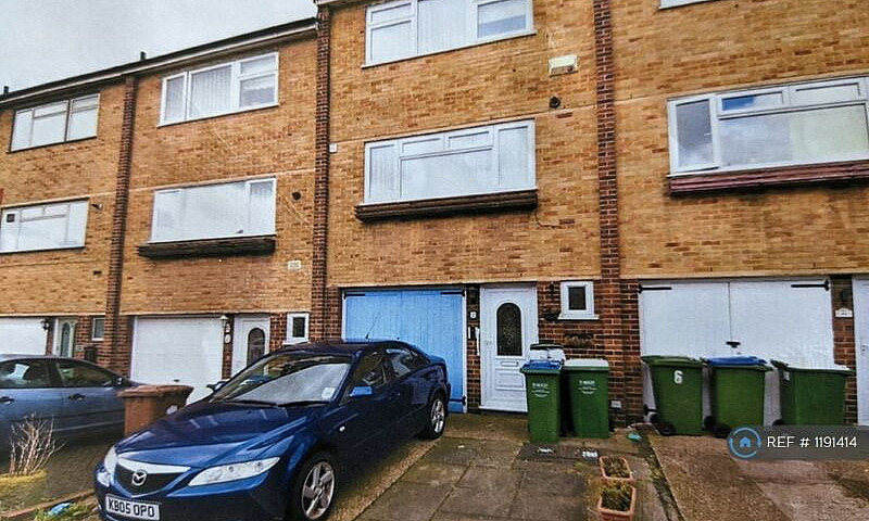 4 Bedroom House In R...