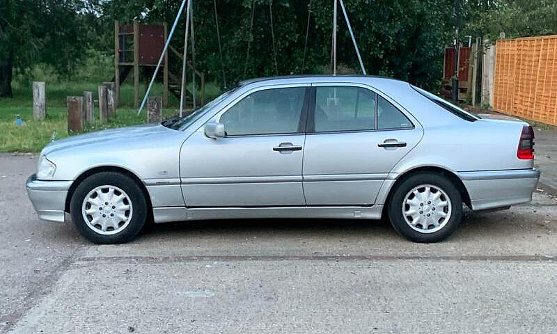 Mercedes-Benz C200 P...