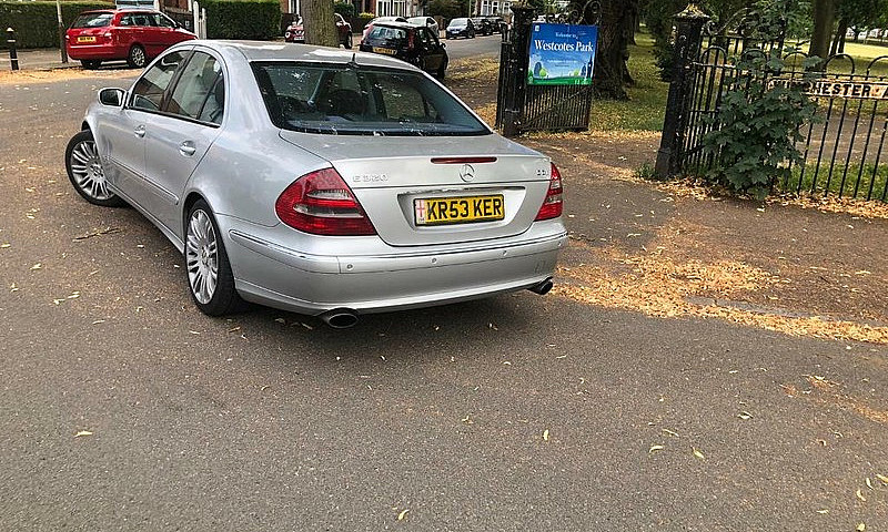 Mercedes E Class E32...