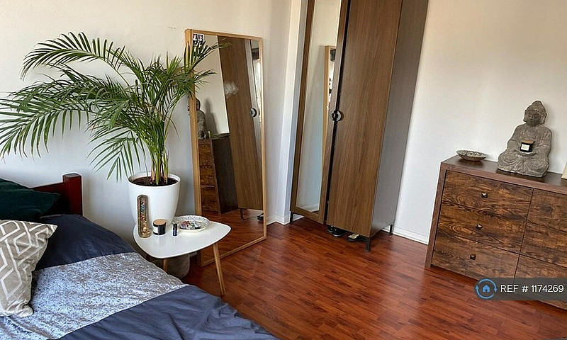 1 Bedroom In Thetfor...