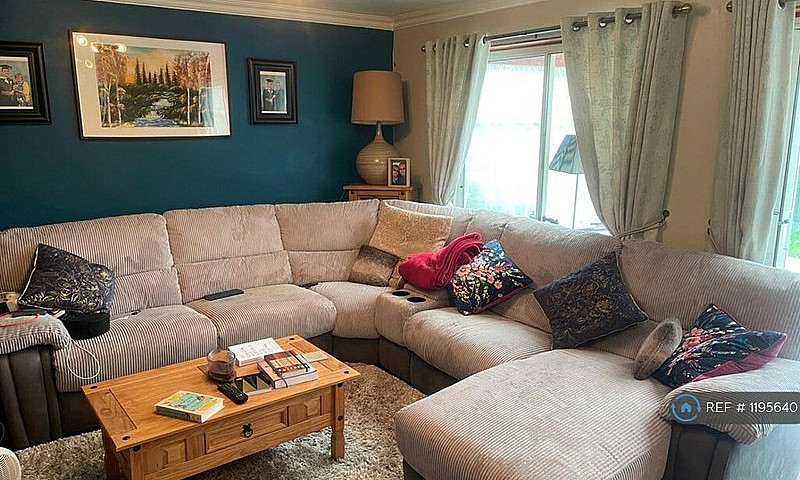1 Bedroom In Russett...