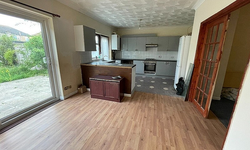 Four Bed House With ...