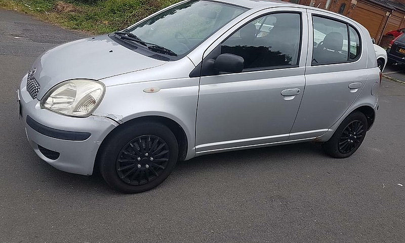 Toyota Yaris 1.0 Vvt...