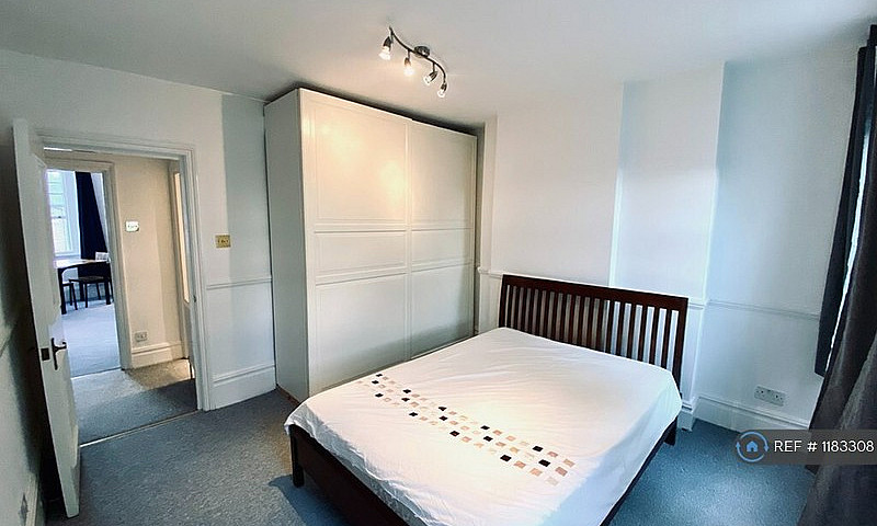 1 Bedroom Flat In Ke...