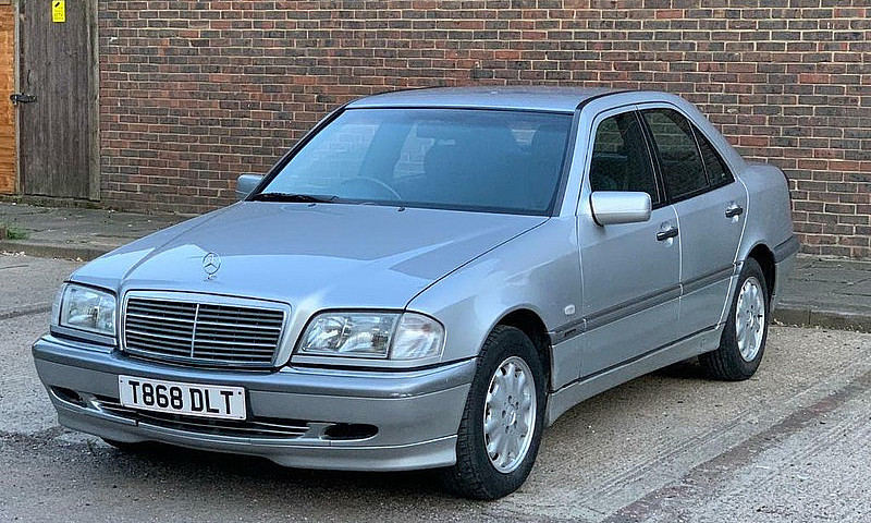 Mercedes-Benz C200 P...