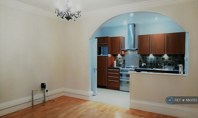 1 Bedroom Flat In La...