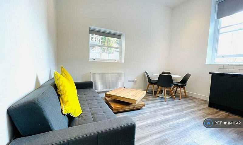1 Bedroom Flat In Si...