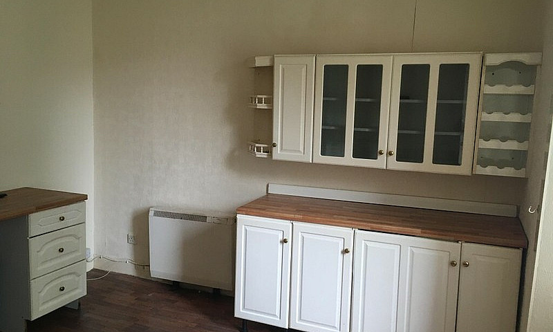 2 Bedroom Flat In Sa...