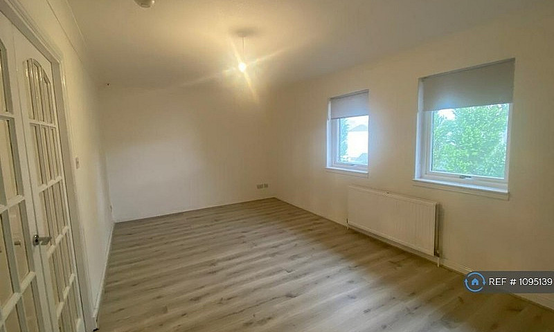 2 Bedroom Flat In Cy...