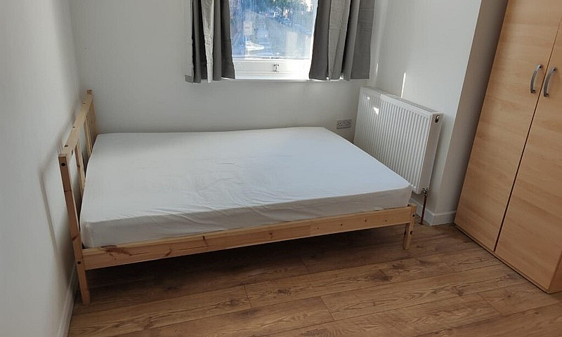Ensuite Double Room ...