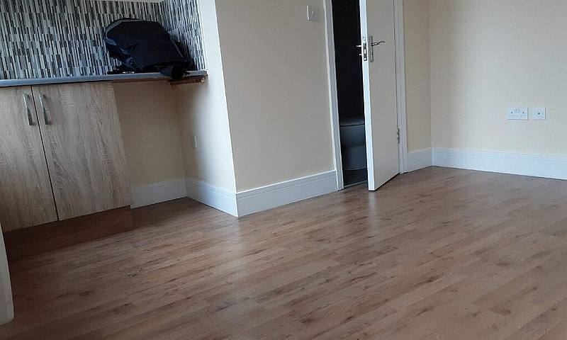 Spacious Studio Avai...