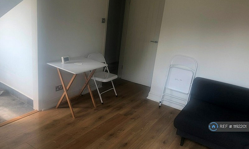 1 Bedroom Flat In Ch...