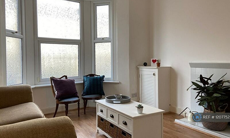3 Bedroom House In T...