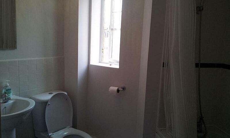 2 Bedroom Flat In Sa...