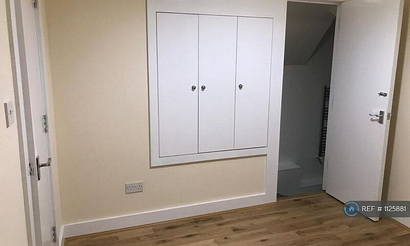 3 Bedroom Flat In Sa...