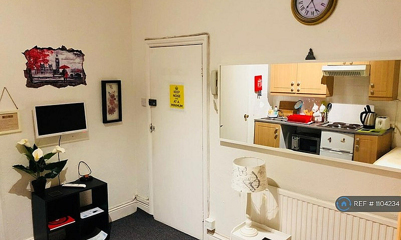 Studio Flat In Kenda...